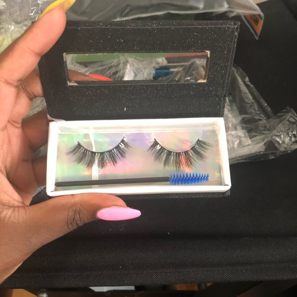 Lashes - Picture 3 of 3